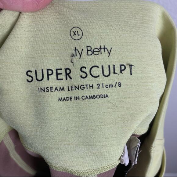 Sweaty Betty Yellow Super Sculpt 8 inch Bike Shorts XL - Picture 6 of 6